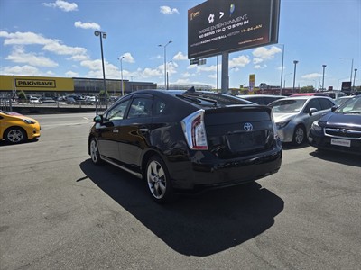 2015 Toyota Prius - Thumbnail