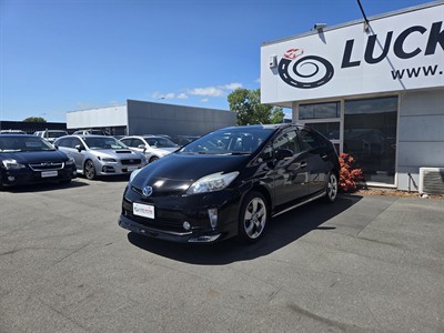 2015 Toyota Prius - Thumbnail