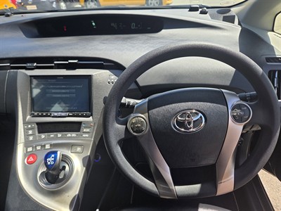2015 Toyota Prius - Thumbnail