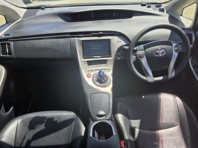 2015 Toyota Prius - Thumbnail