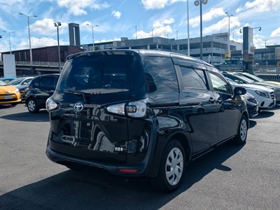 2017 Toyota SIENTA - Thumbnail