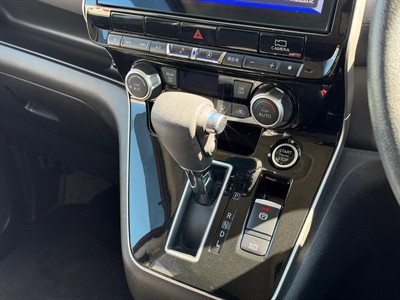 2021 Nissan Serena - Thumbnail
