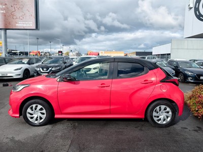 2020 Toyota YARIS - Thumbnail