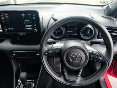 2020 Toyota YARIS - Thumbnail
