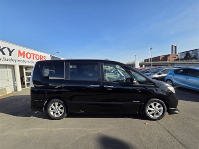 2013 Nissan Serena - Thumbnail