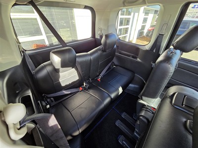 2013 Nissan Serena - Thumbnail