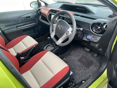 2015 Toyota Aqua - Thumbnail