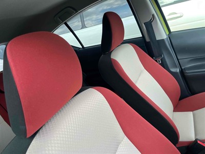 2015 Toyota Aqua - Thumbnail