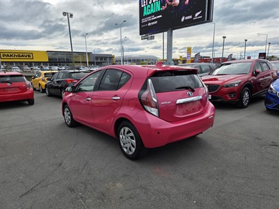 2015 Toyota Aqua - Thumbnail