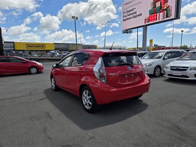 2013 Toyota Aqua - Thumbnail