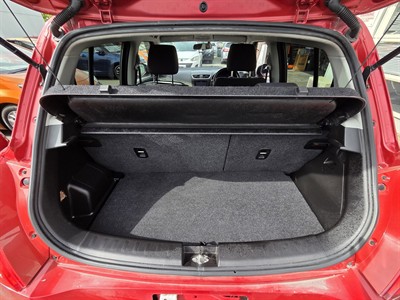 2015 Suzuki SWIFT - Thumbnail