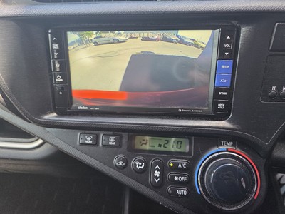 2013 Toyota Aqua - Thumbnail