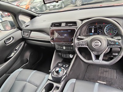 2023 Nissan LEAF - Thumbnail