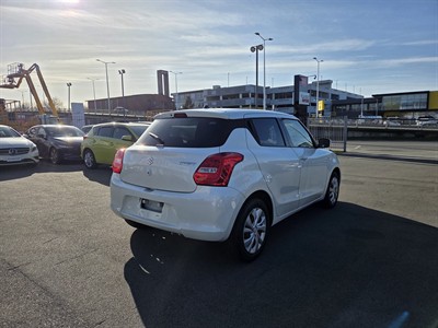 2020 Suzuki SWIFT - Thumbnail