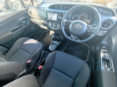 2016 Toyota Vitz - Thumbnail