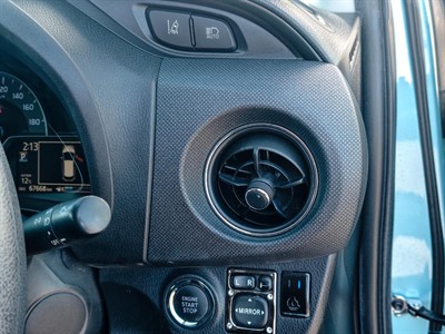 2016 Toyota Vitz - Thumbnail
