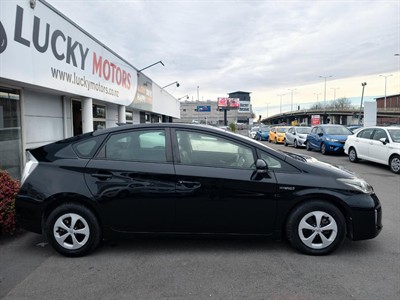 2014 Toyota Prius - Thumbnail