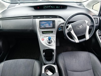 2014 Toyota Prius - Thumbnail