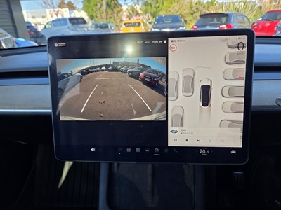 2022 Tesla Model Y - Thumbnail