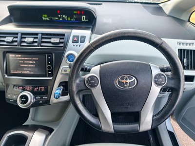 2013 Toyota Prius - Thumbnail