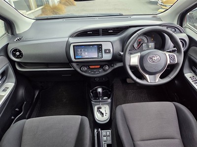 2016 Toyota Vitz - Thumbnail