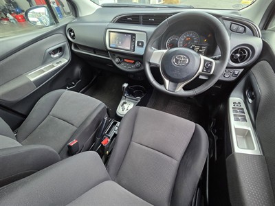2016 Toyota Vitz - Thumbnail