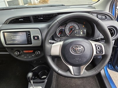 2016 Toyota Vitz - Thumbnail