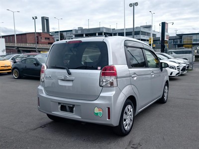 2015 Toyota Spade - Thumbnail