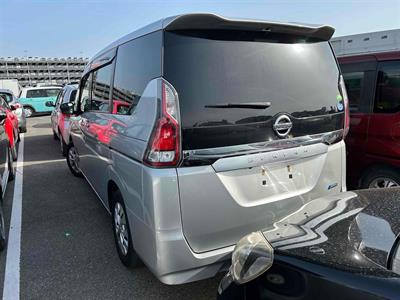 2018 Nissan Serena - Thumbnail