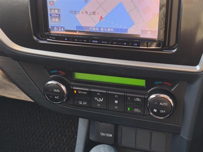 2012 Toyota Auris - Thumbnail