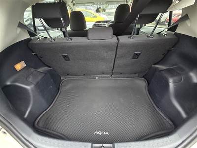 2012 Toyota Aqua - Thumbnail