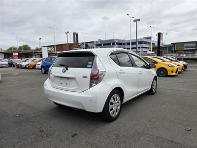 2012 Toyota Aqua - Thumbnail