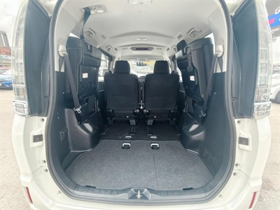 2015 Toyota Voxy - Thumbnail