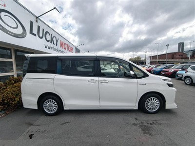 2015 Toyota Voxy - Thumbnail
