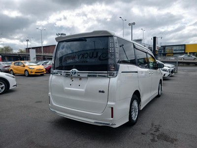 2015 Toyota Voxy - Thumbnail