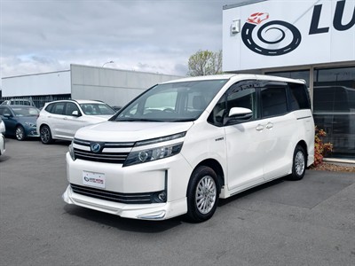 2015 Toyota Voxy - Thumbnail