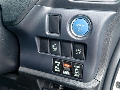 2015 Toyota Voxy - Thumbnail