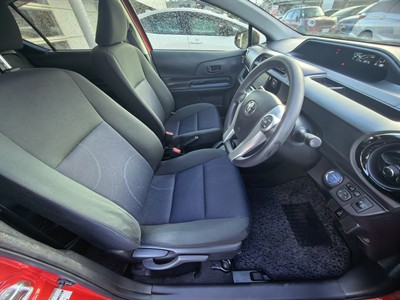 2015 Toyota Aqua - Thumbnail