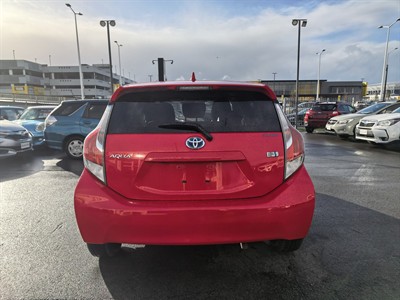 2015 Toyota Aqua - Thumbnail