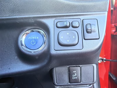 2015 Toyota Aqua - Thumbnail