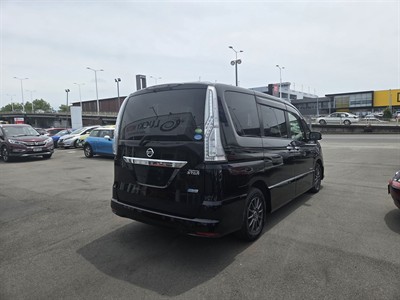 2014 Nissan Serena - Thumbnail