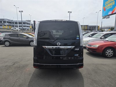 2014 Nissan Serena - Thumbnail