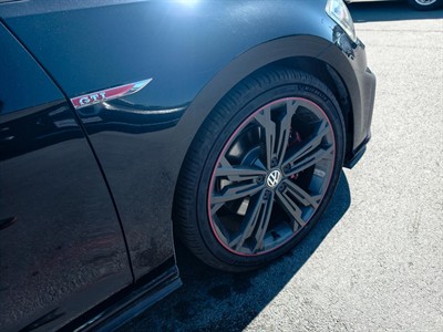 2019 Volkswagen Golf - Thumbnail