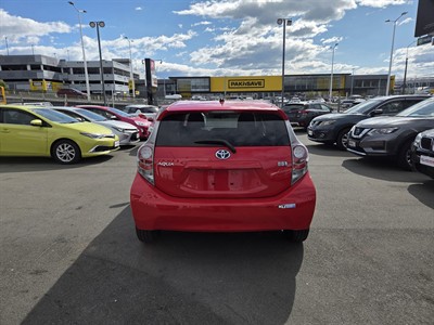 2013 Toyota Aqua - Thumbnail