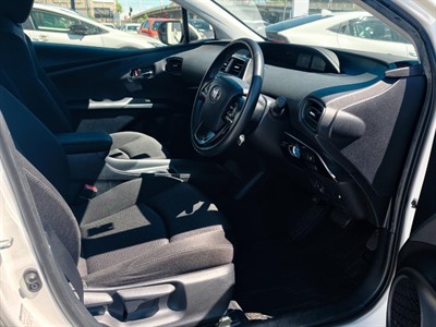 2019 Toyota Prius - Thumbnail