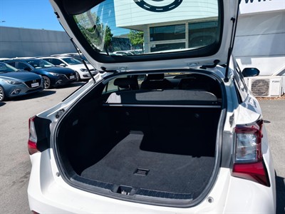 2019 Toyota Prius - Thumbnail