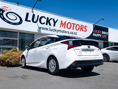 2019 Toyota Prius - Thumbnail