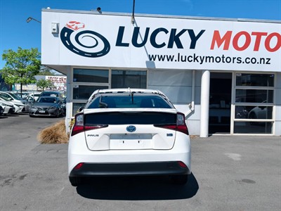 2019 Toyota Prius - Thumbnail