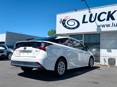 2019 Toyota Prius - Thumbnail