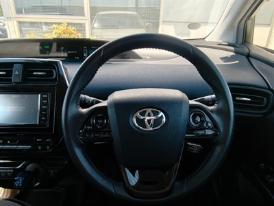 2019 Toyota Prius - Thumbnail